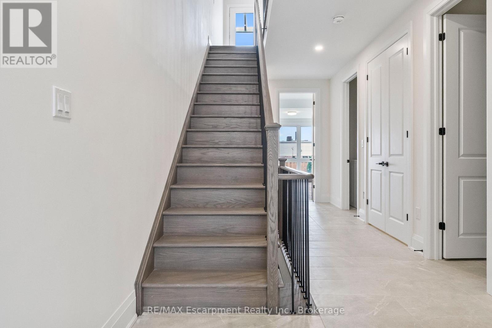 2 - 138 East Street, Oakville, Ontario  L6L 0H9 - Photo 11 - W12430094