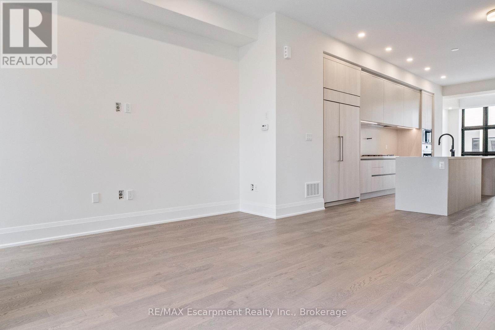 2 - 138 East Street, Oakville, Ontario  L6L 0H9 - Photo 12 - W12430094