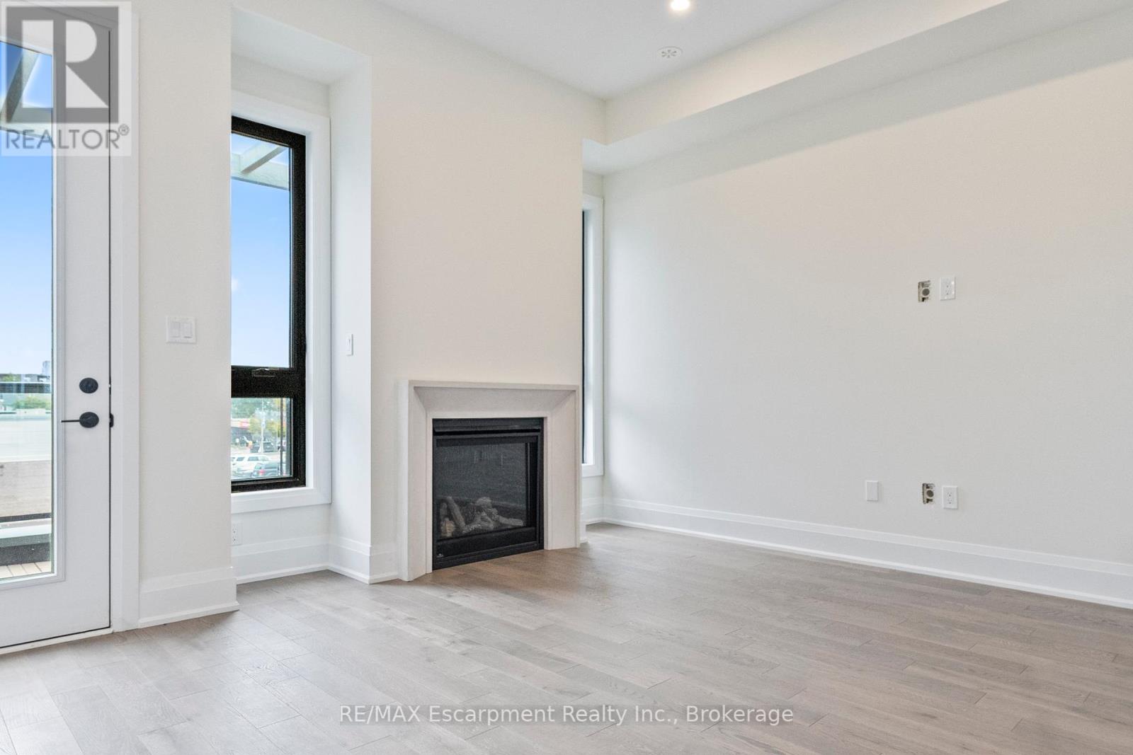 2 - 138 East Street, Oakville, Ontario  L6L 0H9 - Photo 13 - W12430094