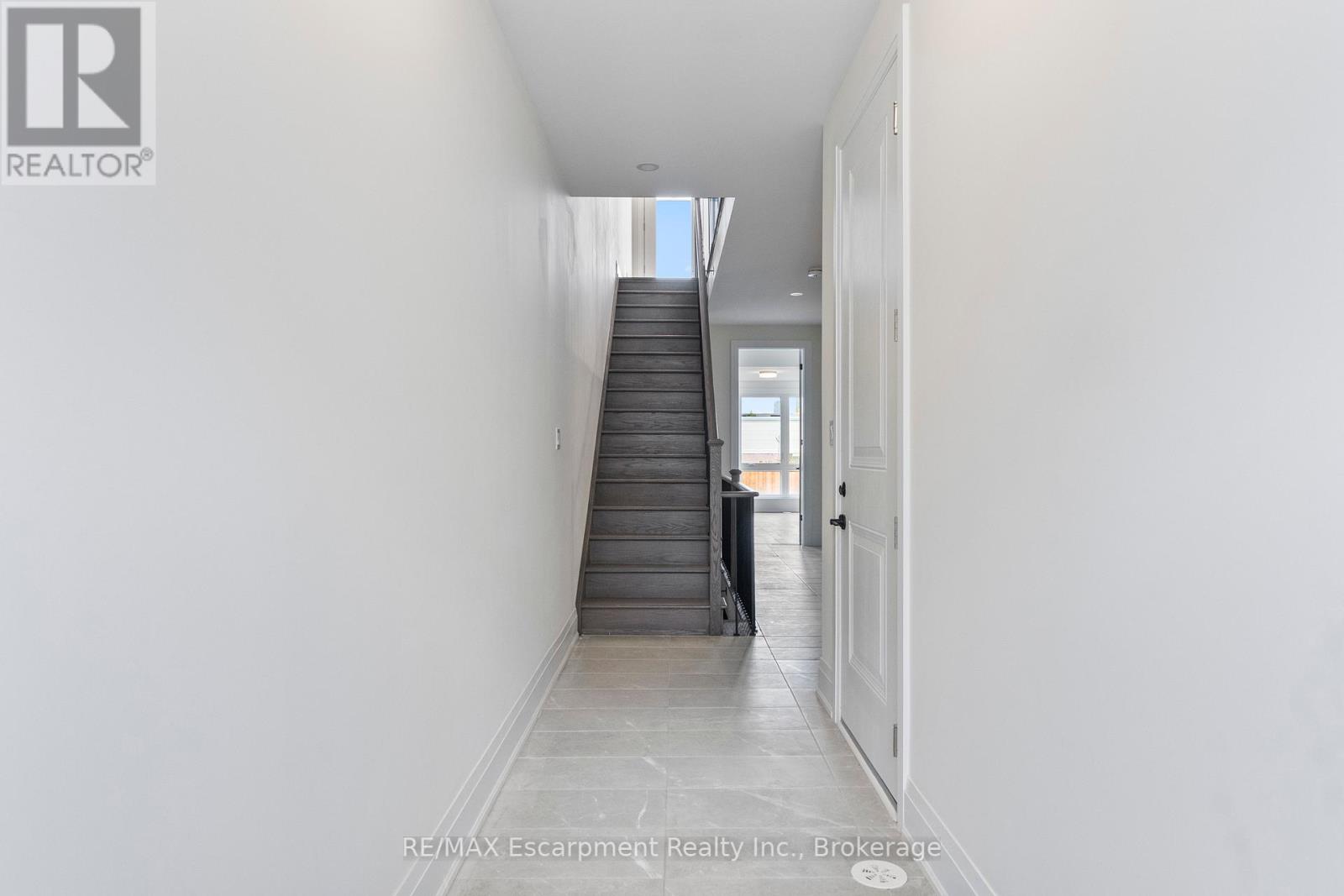 2 - 138 East Street, Oakville, Ontario  L6L 0H9 - Photo 14 - W12430094