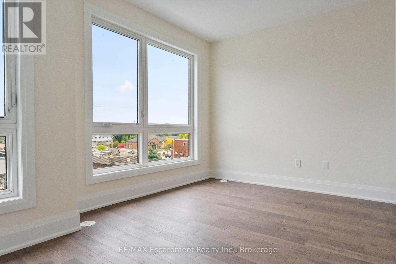 2 - 138 East Street, Oakville, Ontario  L6L 0H9 - Photo 33 - W12430094
