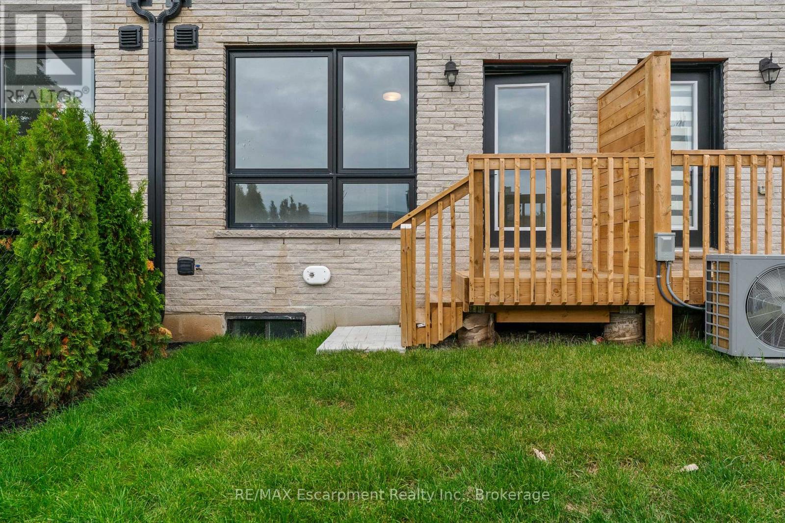 2 - 138 East Street, Oakville, Ontario  L6L 0H9 - Photo 46 - W12430094
