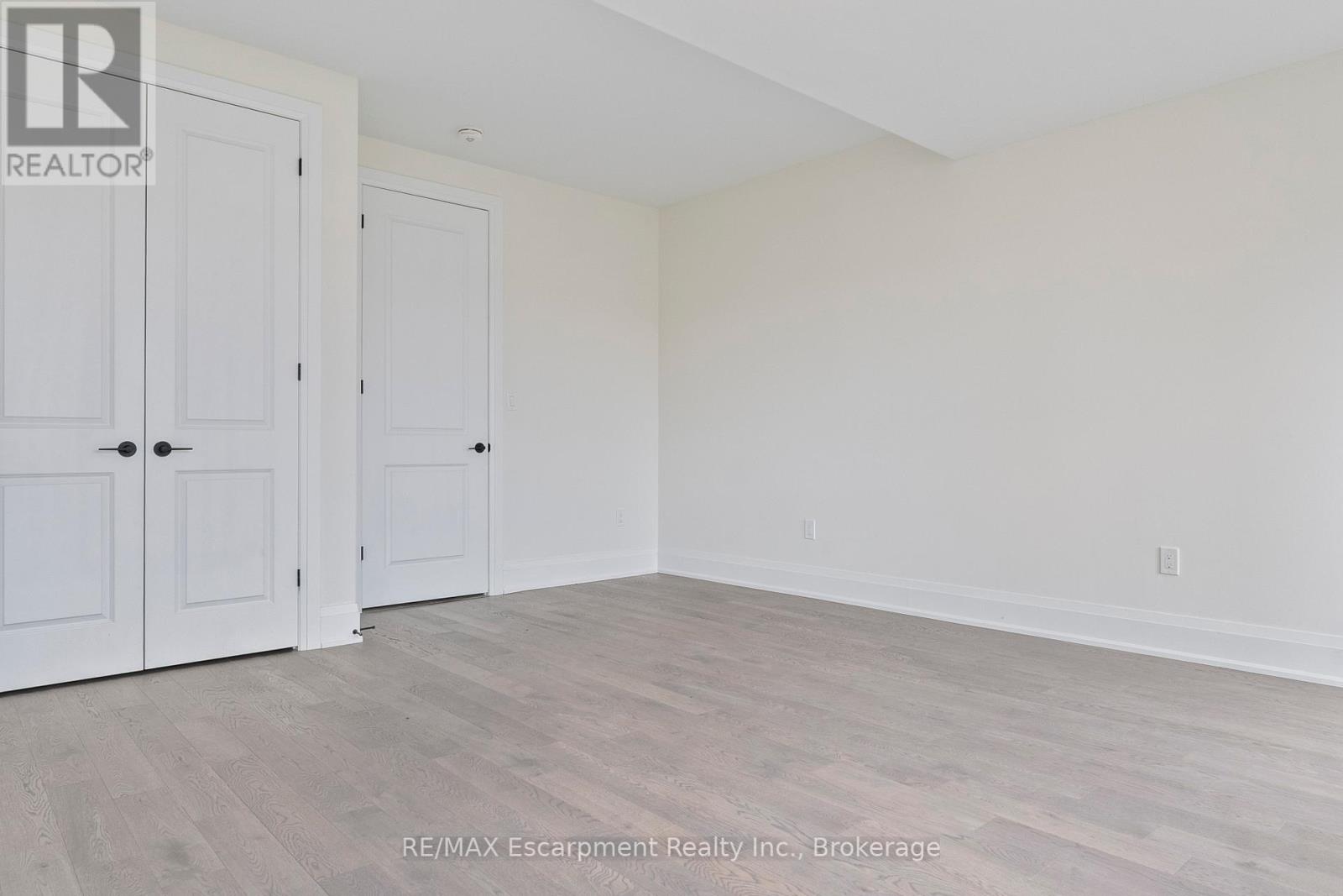 2 - 138 East Street, Oakville, Ontario  L6L 0H9 - Photo 6 - W12430094