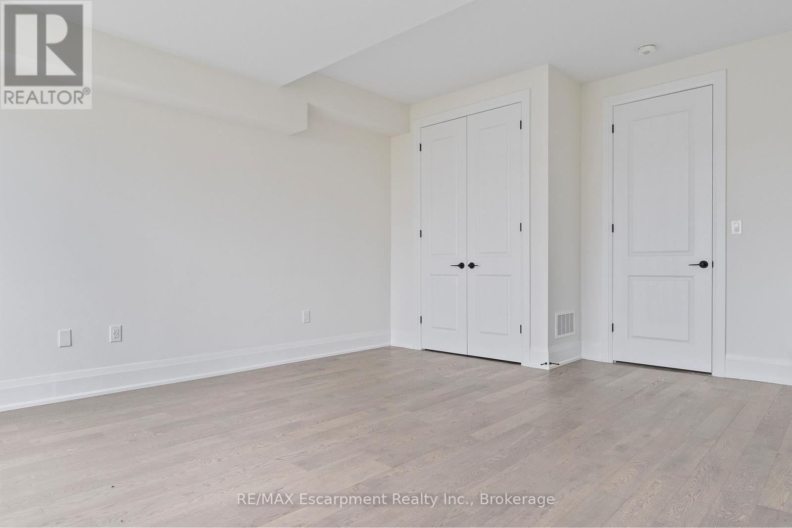 2 - 138 East Street, Oakville, Ontario  L6L 0H9 - Photo 7 - W12430094