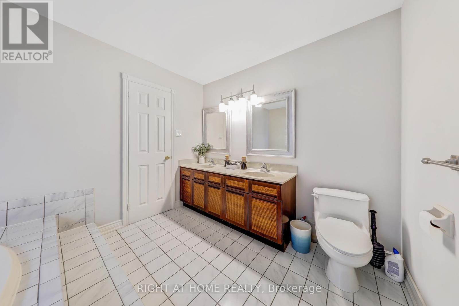 20 Woburn Drive, Vaughan, Ontario  L4L 7H8 - Photo 29 - N12430115