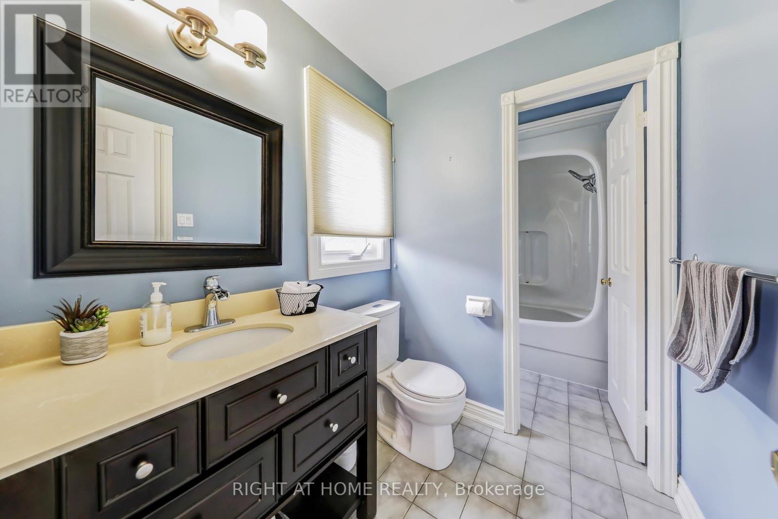 20 Woburn Drive, Vaughan, Ontario  L4L 7H8 - Photo 35 - N12430115