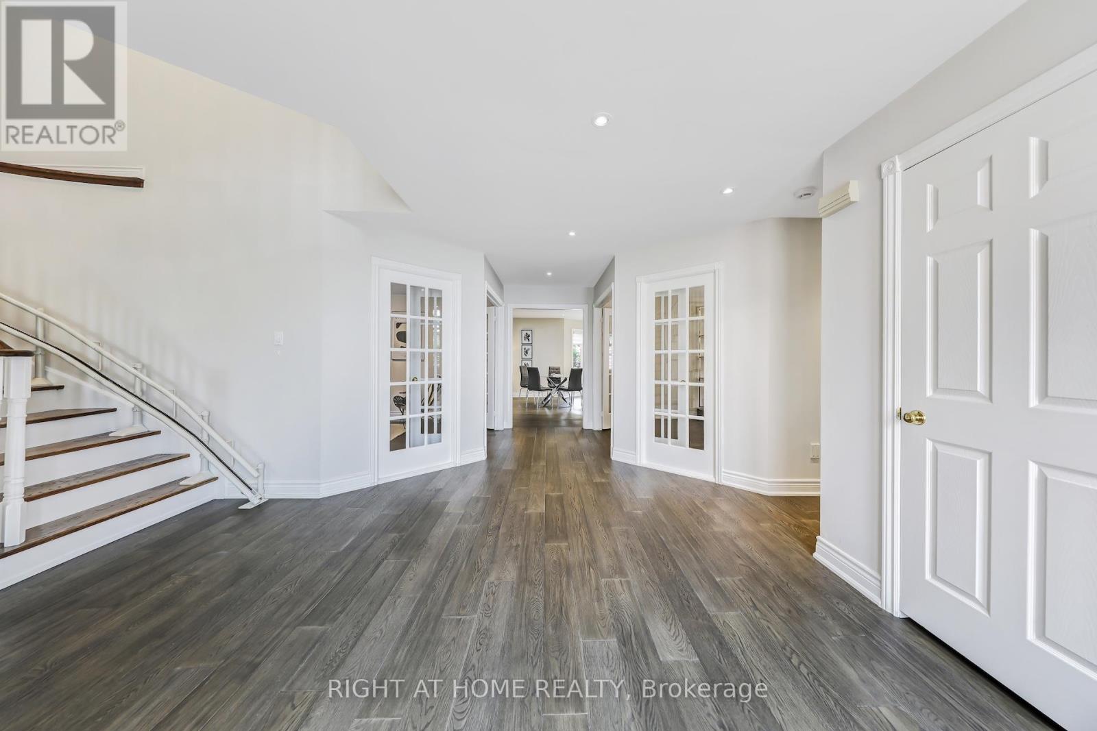 20 Woburn Drive, Vaughan, Ontario  L4L 7H8 - Photo 5 - N12430115