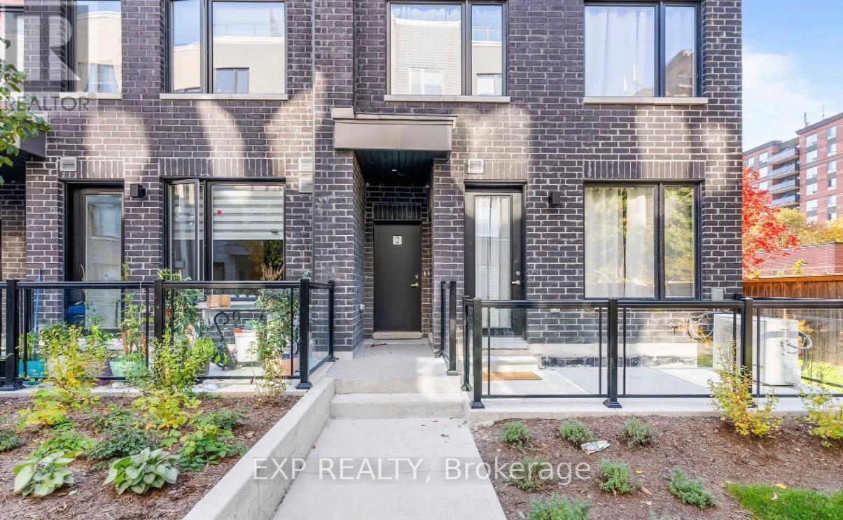 2 - 3560 Colonial Drive, Mississauga, Ontario  L5L 0C1 - Photo 3 - W12430107
