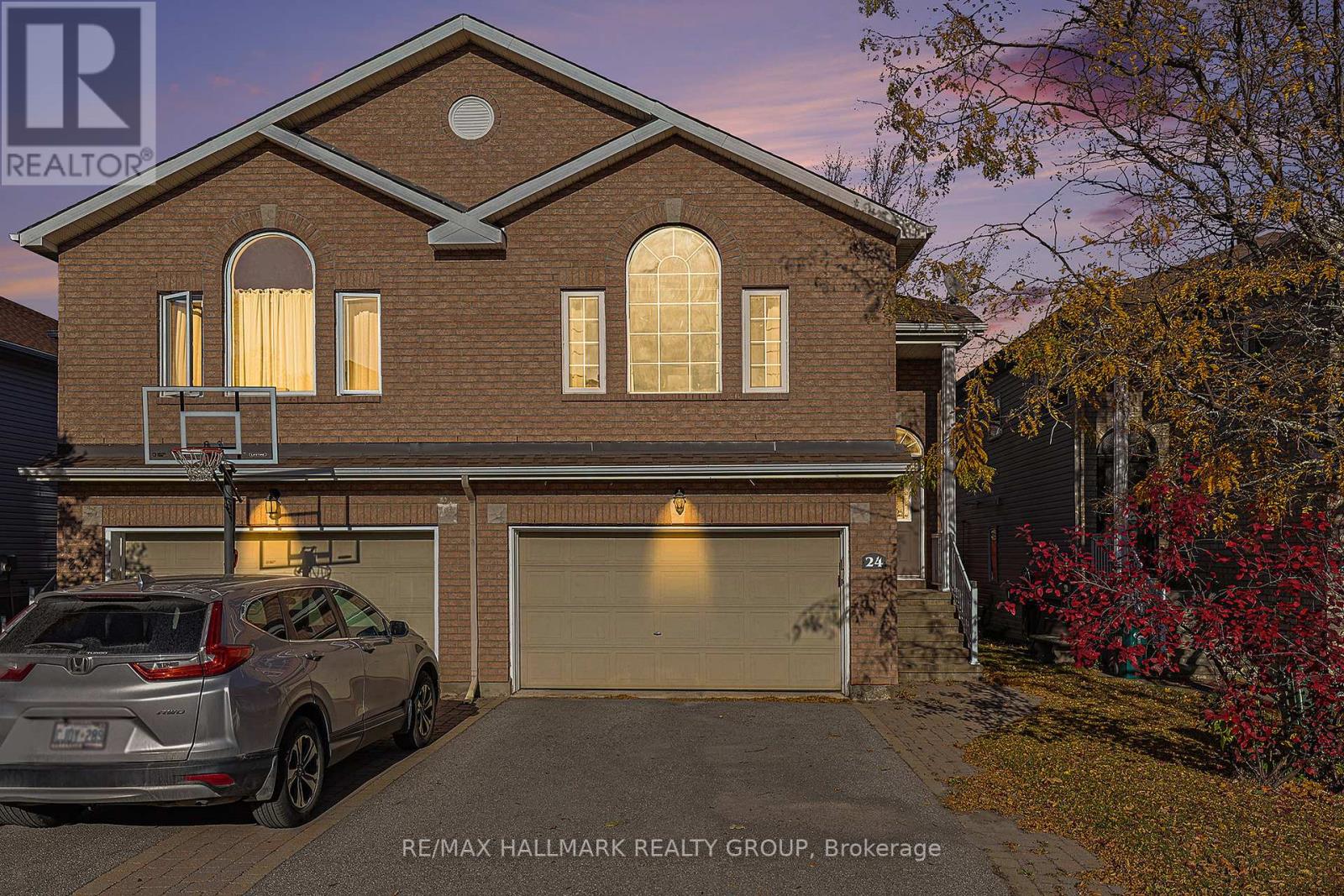 24 CASTLE GLEN CRESCENT, Ottawa, Ontario