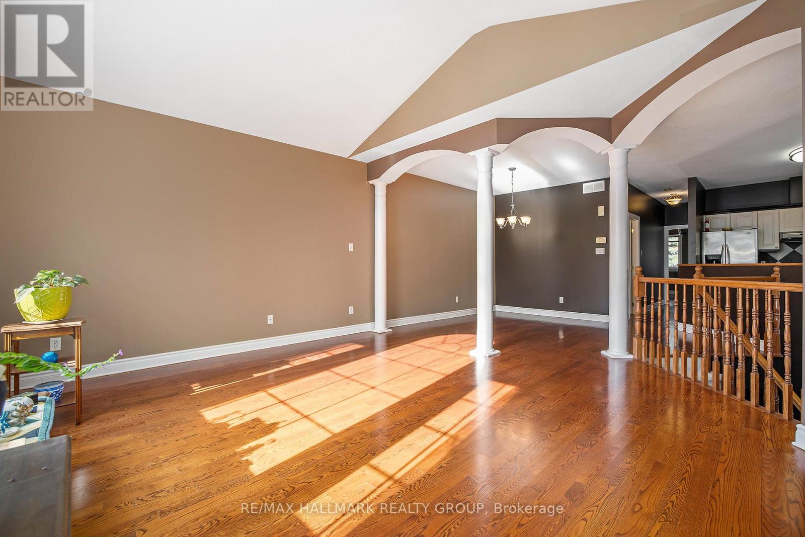 24 Castle Glen Crescent, Ottawa, Ontario  K2L 4H1 - Photo 10 - X12430122