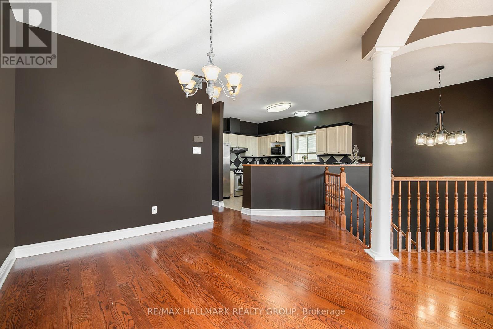 24 Castle Glen Crescent, Ottawa, Ontario  K2L 4H1 - Photo 11 - X12430122