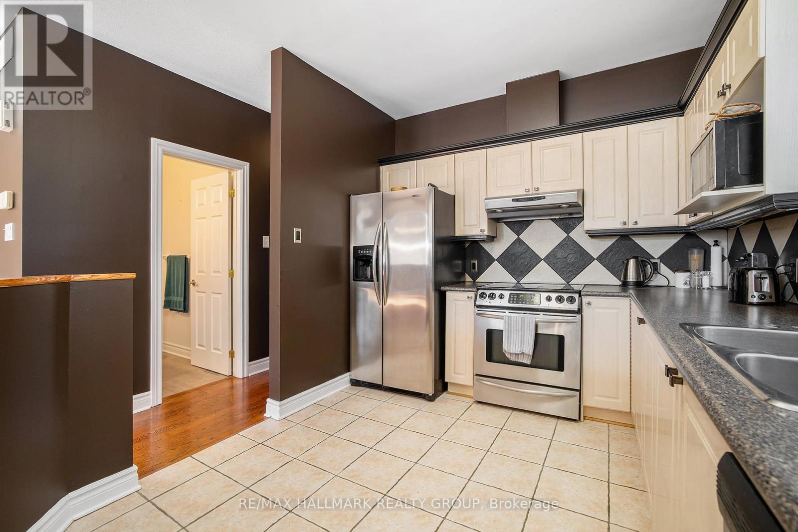 24 Castle Glen Crescent, Ottawa, Ontario  K2L 4H1 - Photo 14 - X12430122