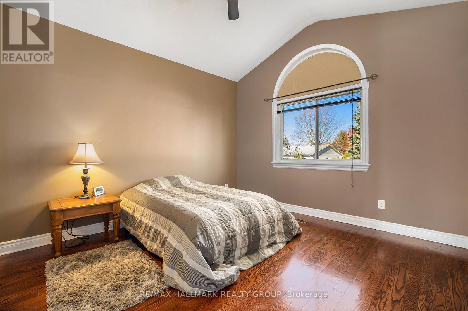 24 Castle Glen Crescent, Ottawa, Ontario  K2L 4H1 - Photo 15 - X12430122