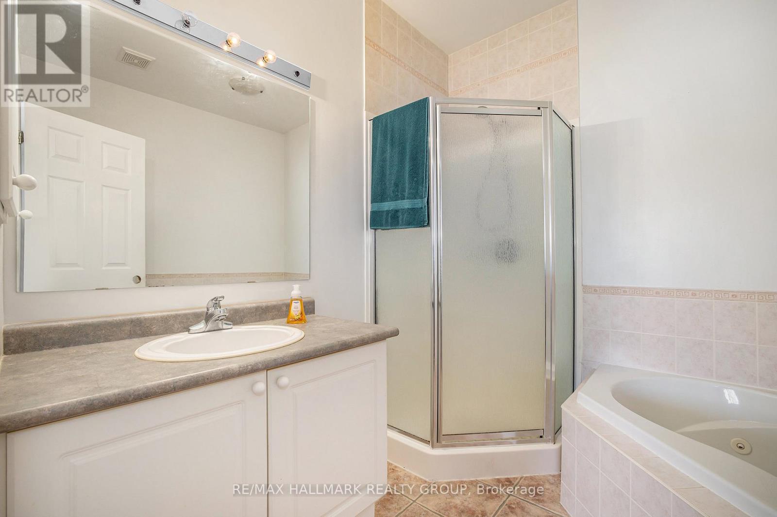 24 Castle Glen Crescent, Ottawa, Ontario  K2L 4H1 - Photo 18 - X12430122