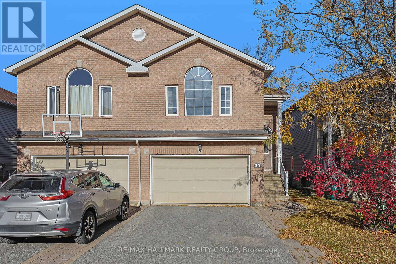 24 Castle Glen Crescent, Ottawa, Ontario  K2L 4H1 - Photo 2 - X12430122
