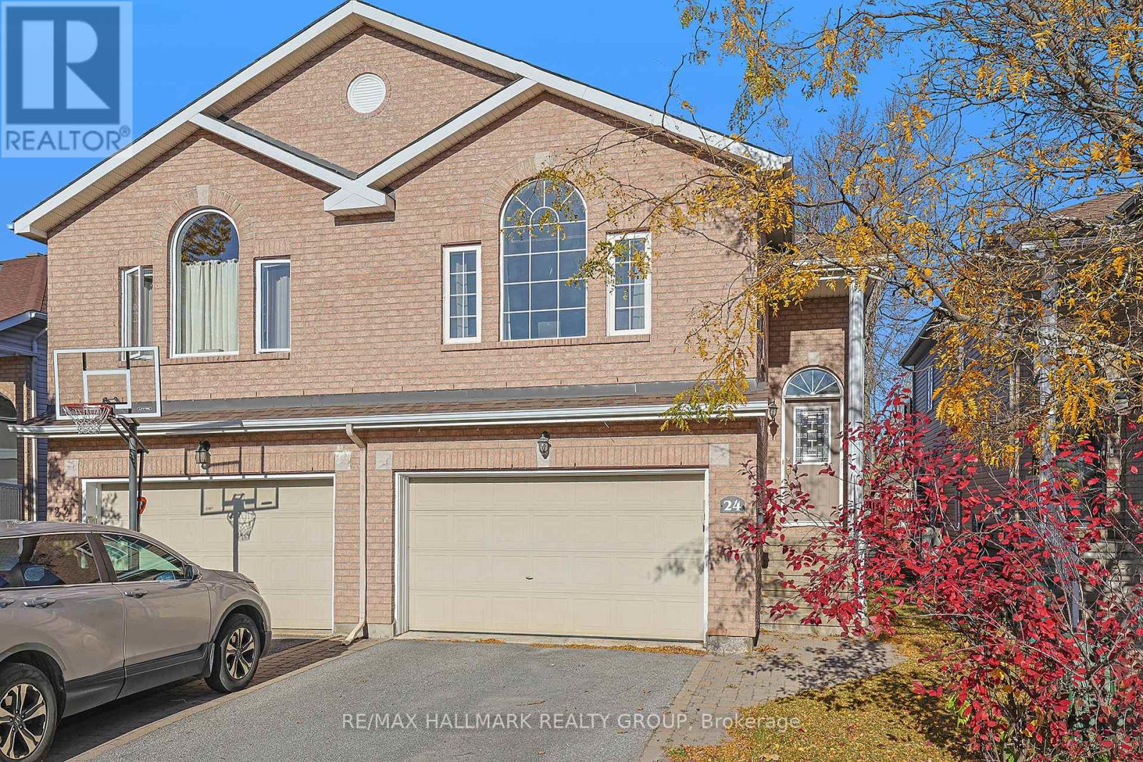 24 Castle Glen Crescent, Ottawa, Ontario  K2L 4H1 - Photo 3 - X12430122