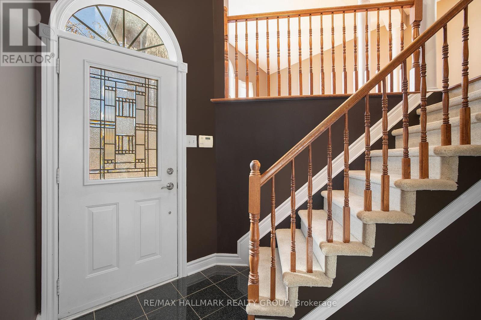 24 Castle Glen Crescent, Ottawa, Ontario  K2L 4H1 - Photo 4 - X12430122