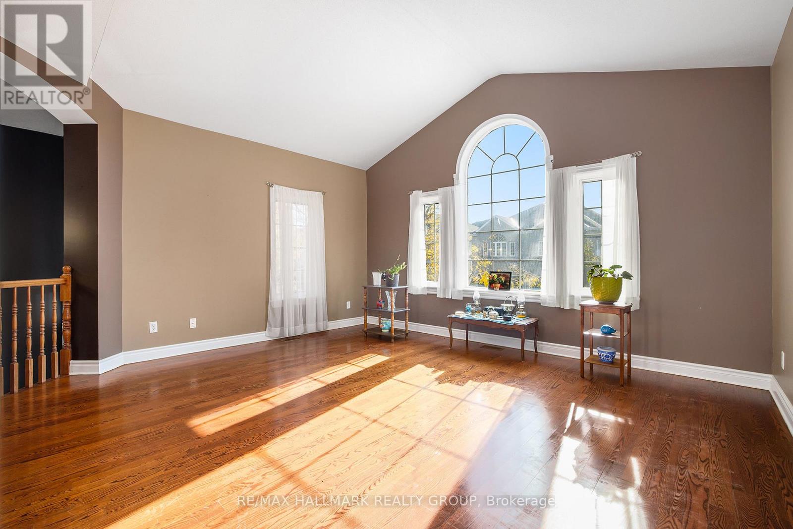 24 Castle Glen Crescent, Ottawa, Ontario  K2L 4H1 - Photo 7 - X12430122