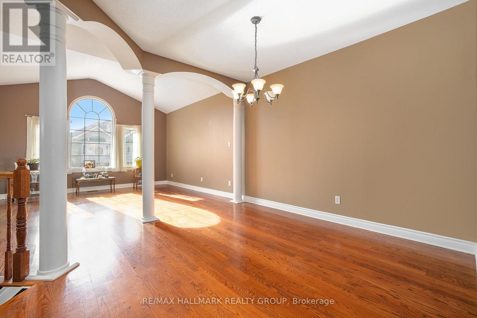 24 Castle Glen Crescent, Ottawa, Ontario  K2L 4H1 - Photo 9 - X12430122