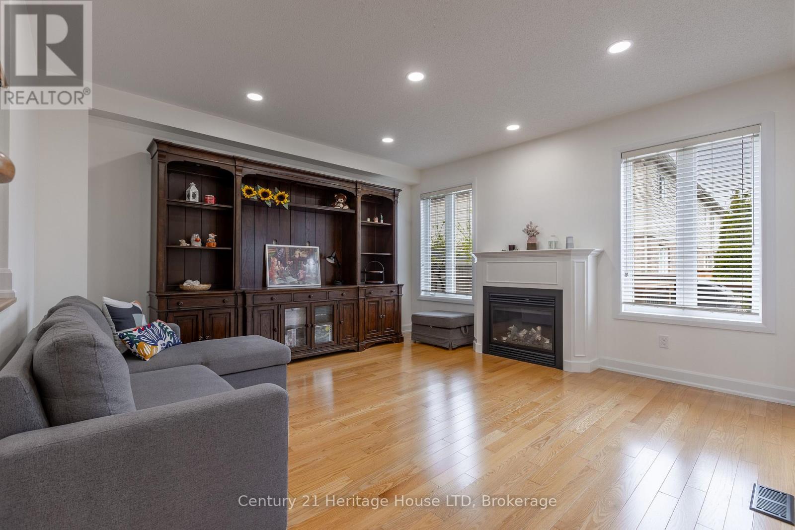 5 Juneberry Road, Thorold (Confederation Heights), Ontario  L2V 0B2 - Photo 10 - X12430125