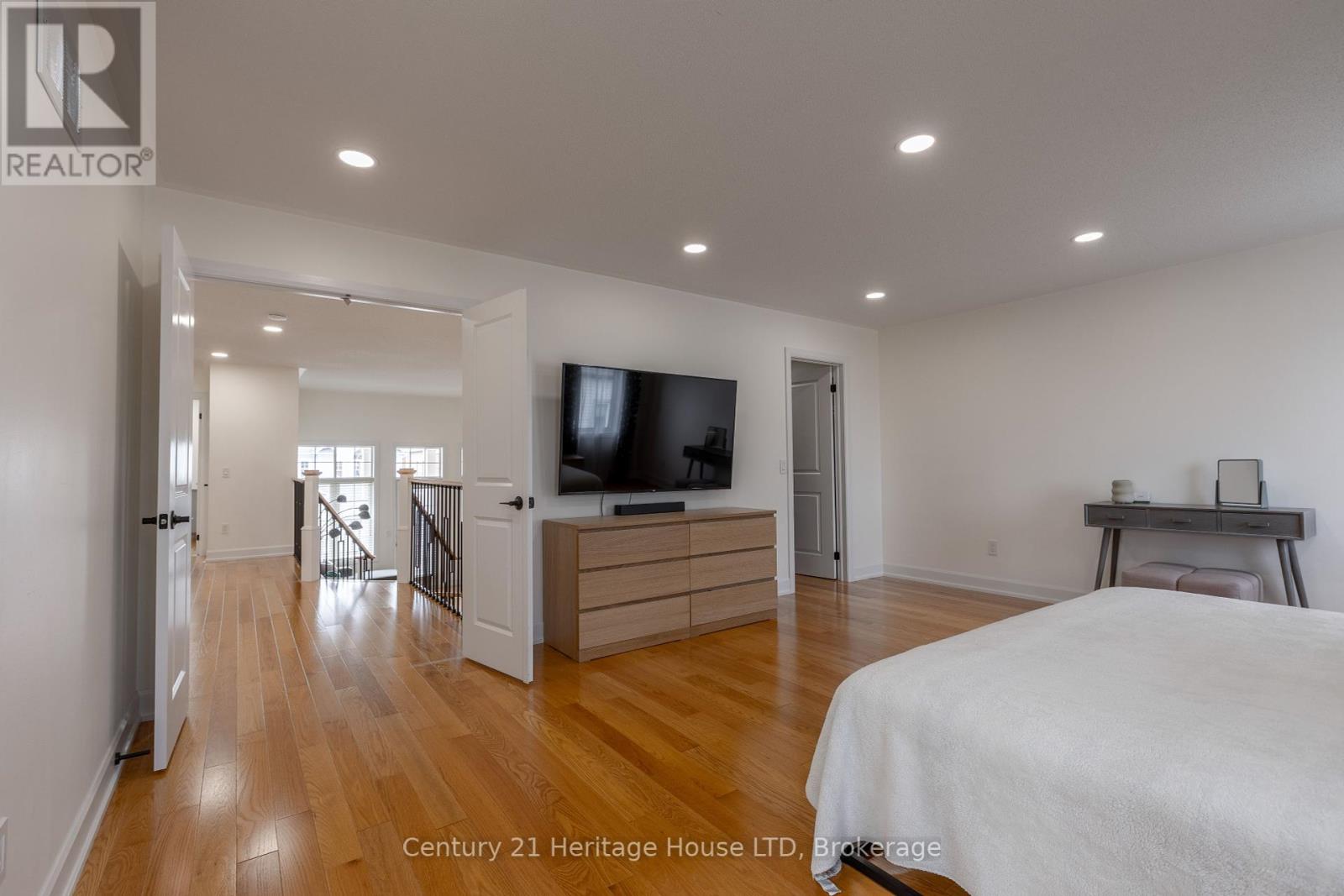 5 Juneberry Road, Thorold (Confederation Heights), Ontario  L2V 0B2 - Photo 16 - X12430125