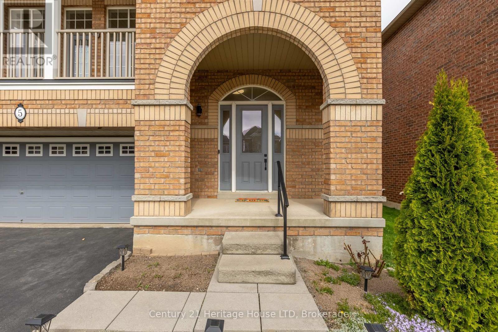 5 Juneberry Road, Thorold, Ontario  L2V 0B2 - Photo 2 - X12430125