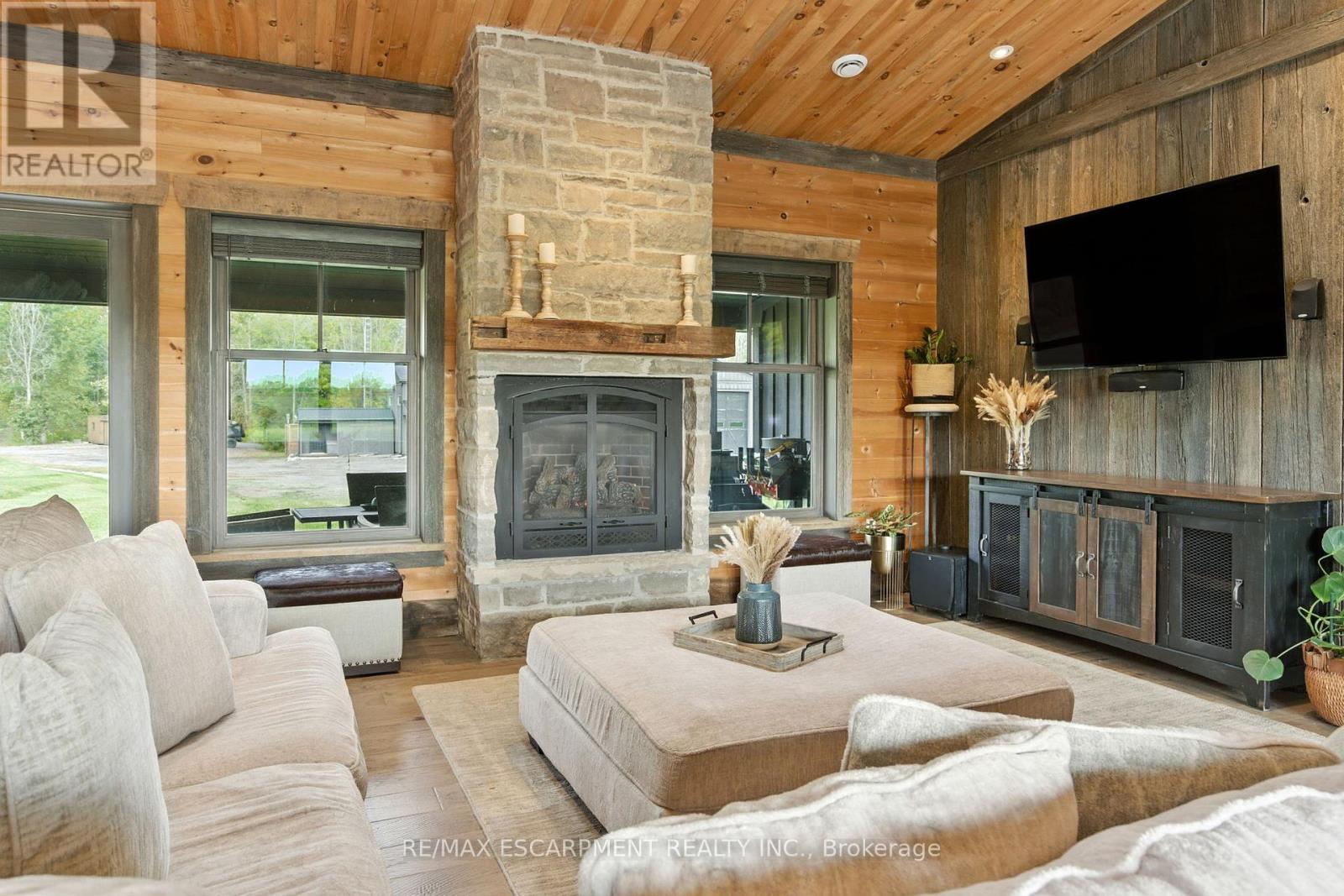 437 6th Concession Road E, Hamilton, Ontario  L8B 1M5 - Photo 5 - X12430097