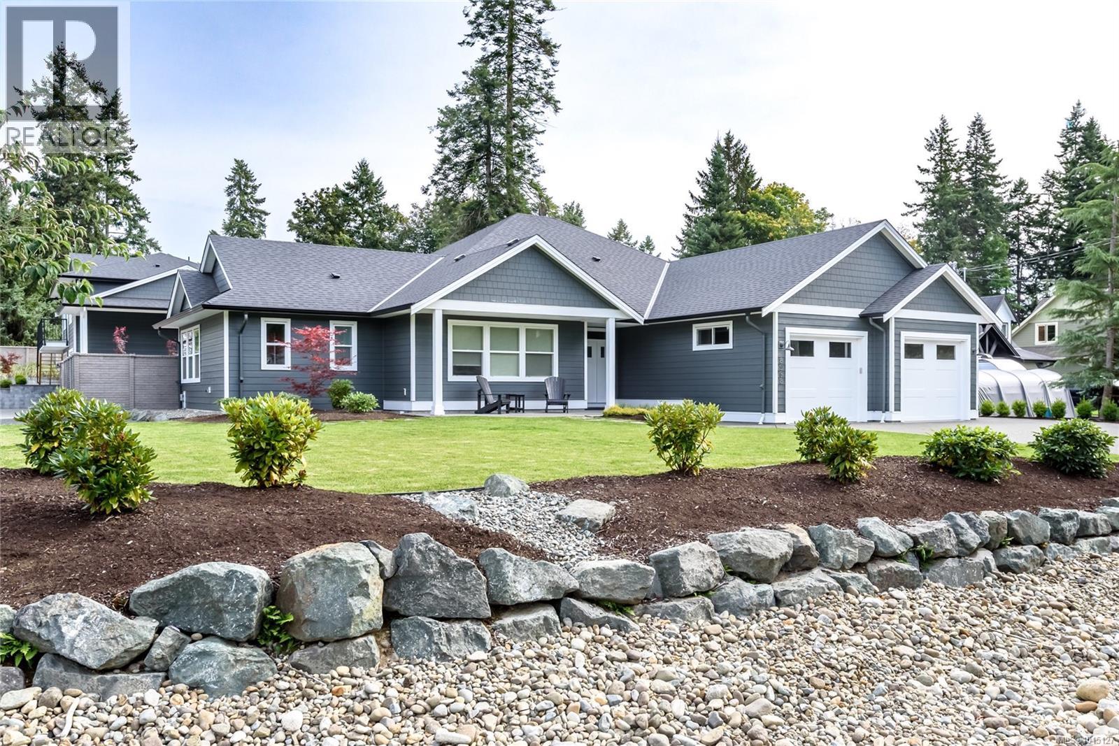 8968 Henderson Ave, Black Creek, British Columbia  V9J 1A4 - Photo 1 - 1015127
