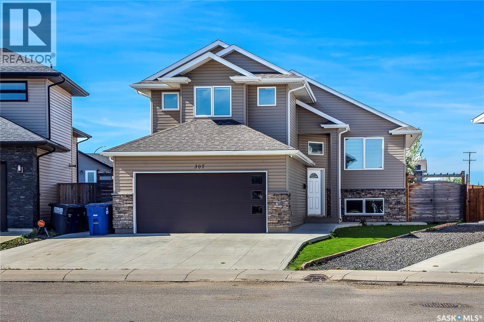 307 Klassen Crescent, Saskatoon, Saskatchewan  S7R 0E9 - Photo 3 - SK019446