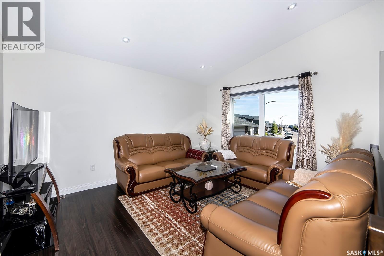 307 Klassen Crescent, Saskatoon, Saskatchewan  S7R 0E9 - Photo 8 - SK019446