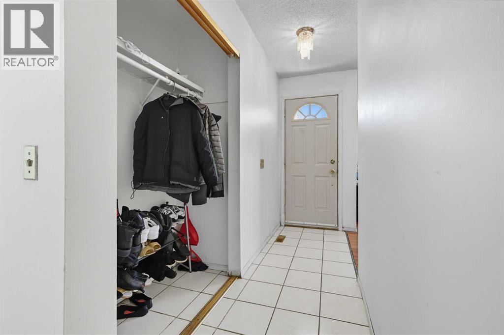 304 60 Street Se, Calgary, Alberta  T2A 4K2 - Photo 9 - A2259731
