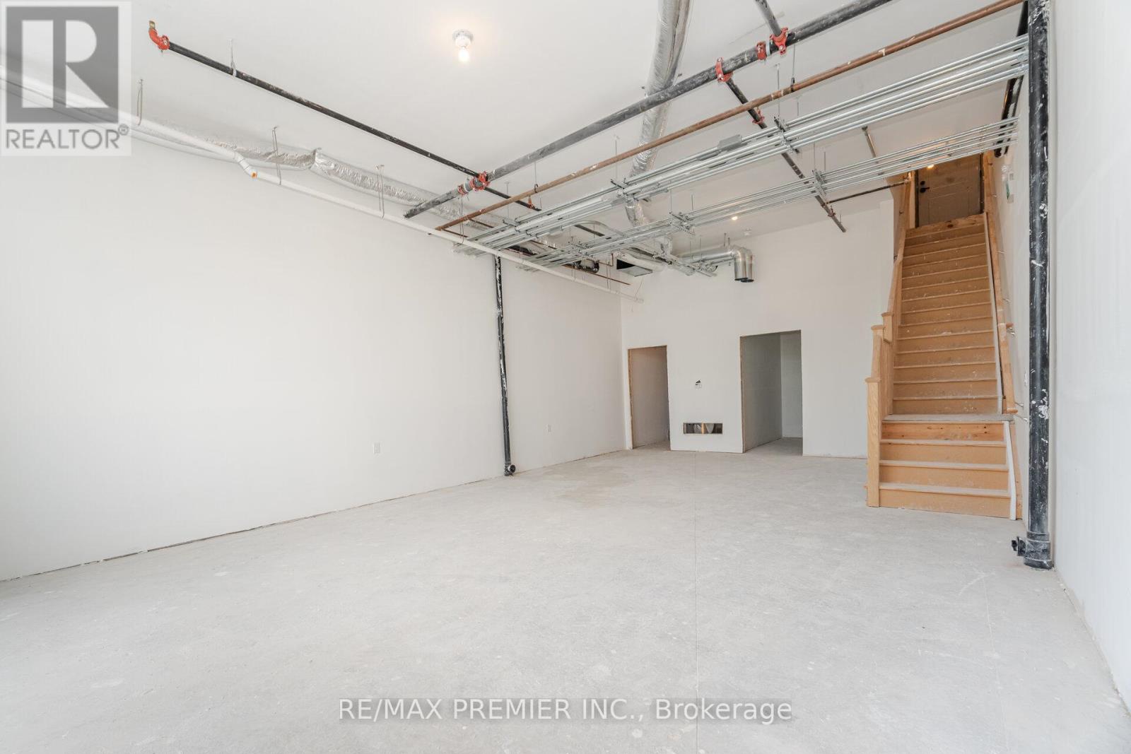 4 - 200 Dissette Street, Bradford West Gwillimbury, Ontario  L3Z 3G8 - Photo 10 - N12275620
