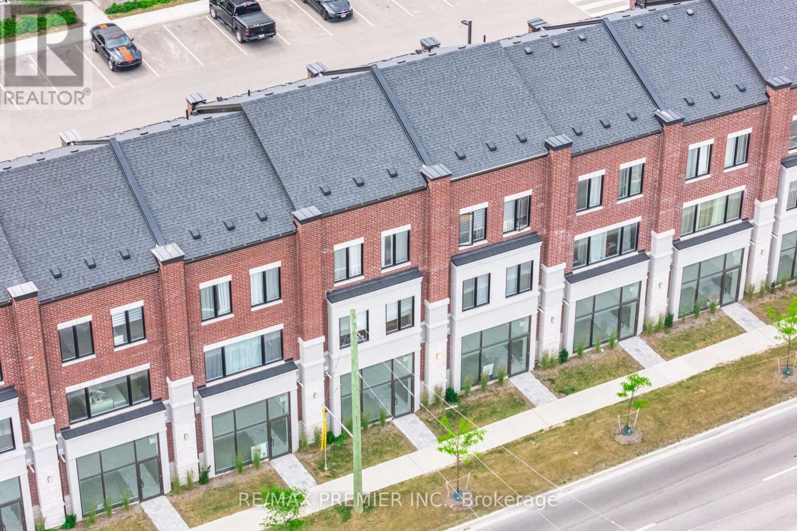4 - 200 Dissette Street, Bradford West Gwillimbury, Ontario  L3Z 3G8 - Photo 2 - N12275620