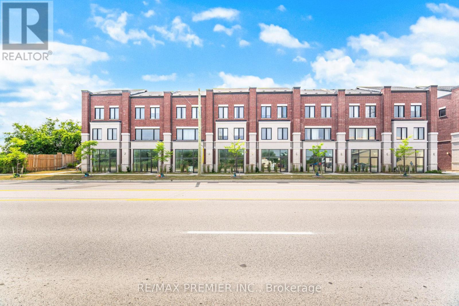 4 - 200 DISSETTE STREET, Bradford West Gwillimbury, Ontario