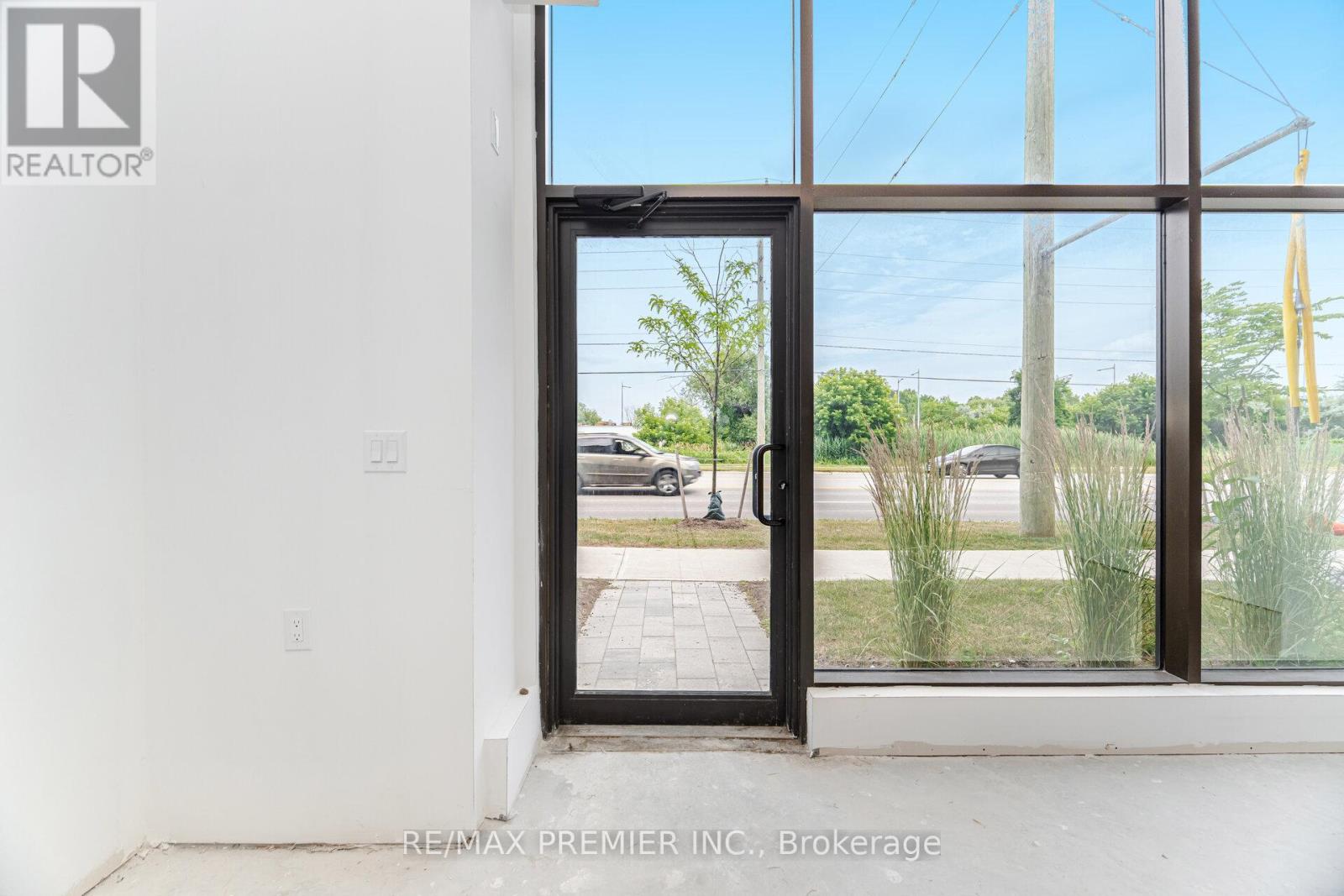 4 - 200 Dissette Street, Bradford West Gwillimbury, Ontario  L3Z 3G8 - Photo 7 - N12275620