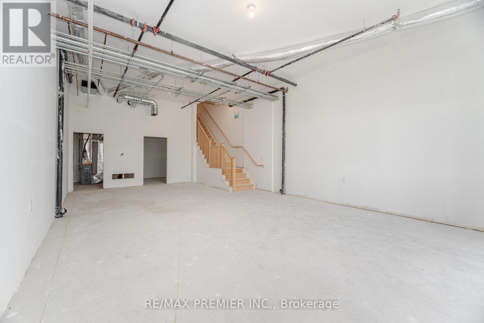4 - 200 Dissette Street, Bradford West Gwillimbury, Ontario  L3Z 3G8 - Photo 9 - N12275620