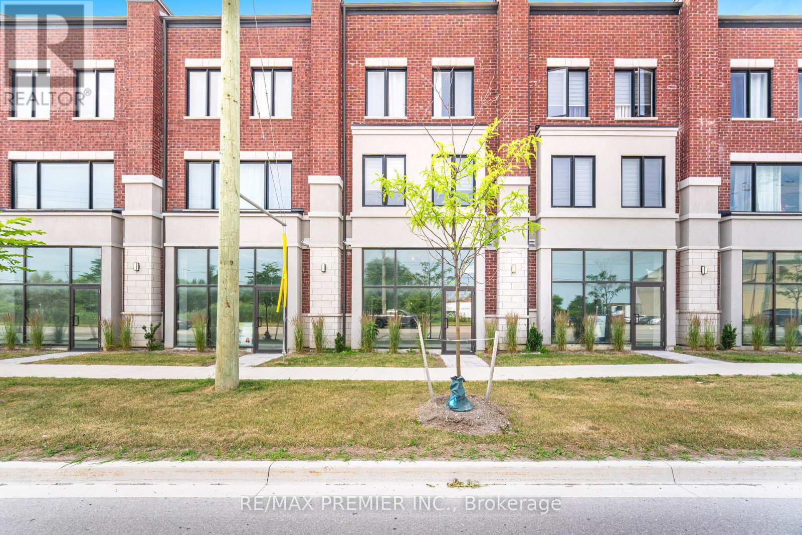 4 - 200 Dissette Street, Bradford West Gwillimbury, Ontario  L3Z 3G8 - Photo 5 - N12275620