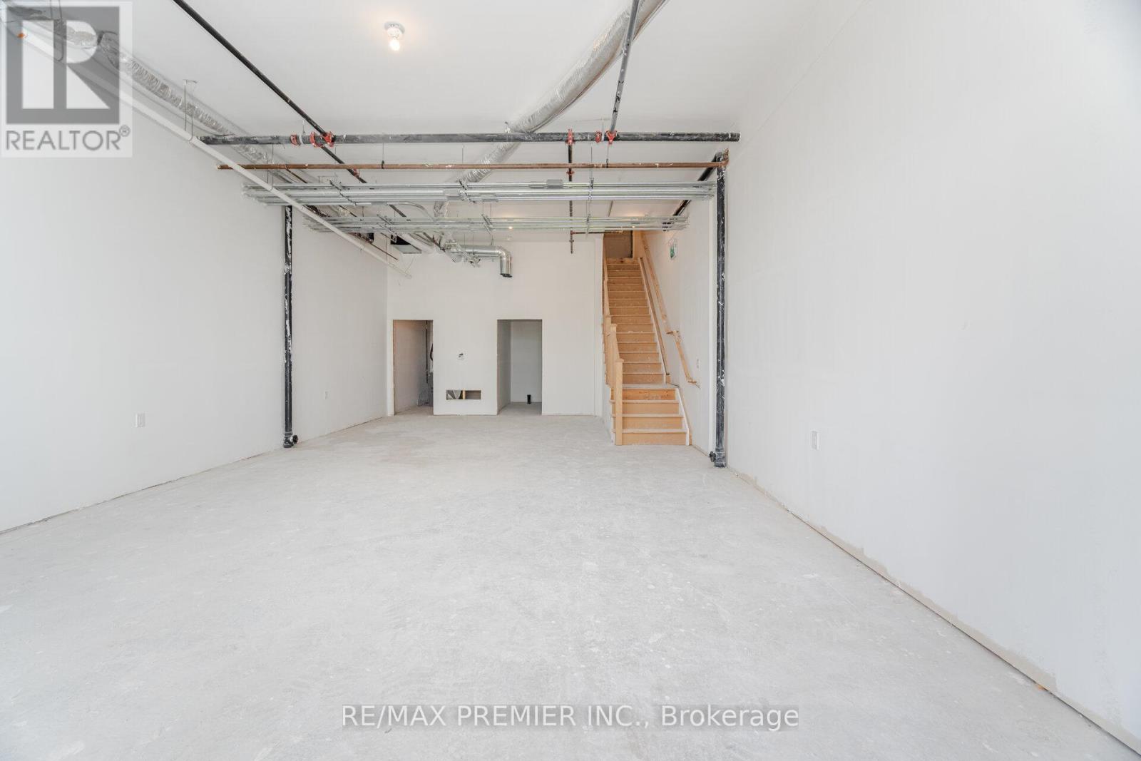 4 - 200 Dissette Street, Bradford West Gwillimbury, Ontario  L3Z 3G8 - Photo 8 - N12275620