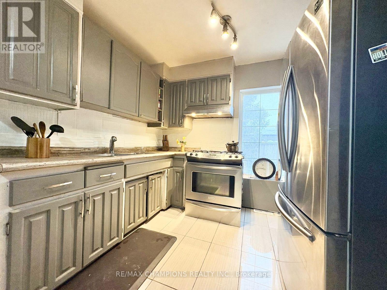 265 Glenridge Drive, Waterloo, Ontario  N2J 3W5 - Photo 10 - X12428614