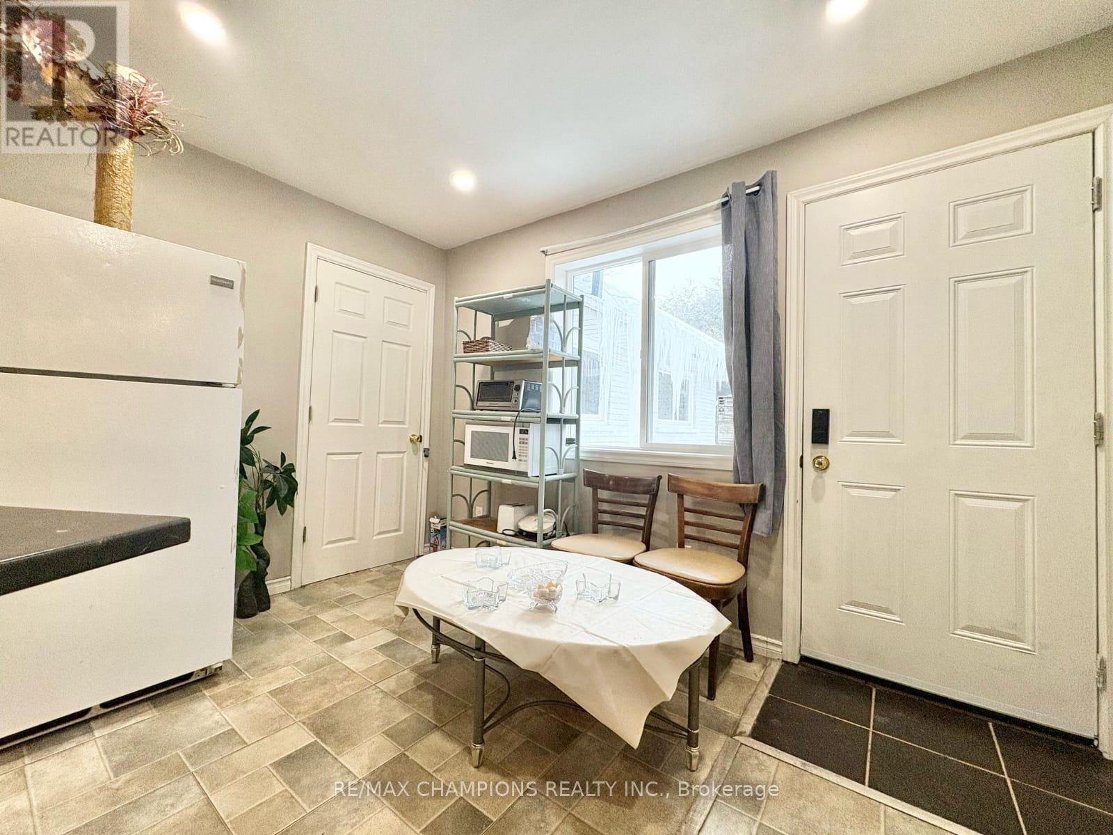 265 Glenridge Drive, Waterloo, Ontario  N2J 3W5 - Photo 17 - X12428614