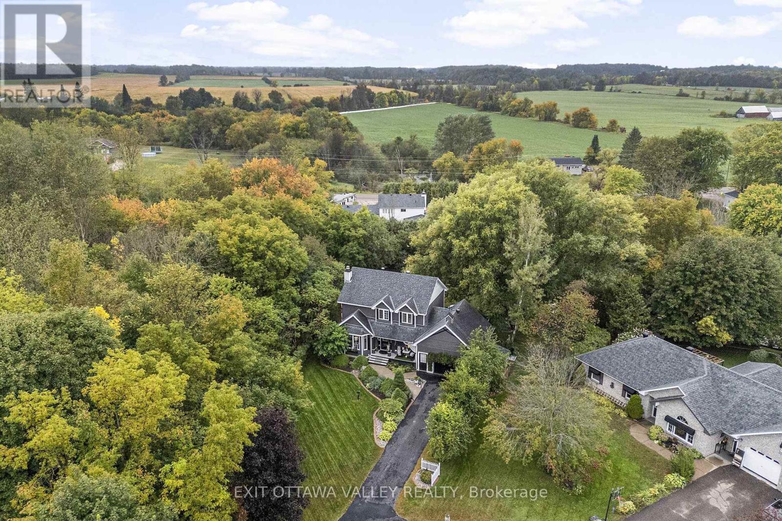 15 HUME STREET, Whitewater Region, Ontario