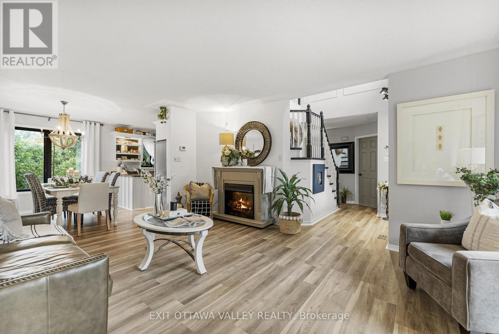 15 Hume Street, Whitewater Region, Ontario  K0J 1C0 - Photo 10 - X12430128