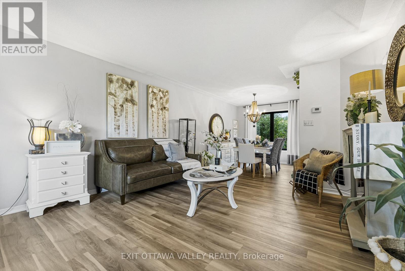 15 Hume Street, Whitewater Region, Ontario  K0J 1C0 - Photo 11 - X12430128