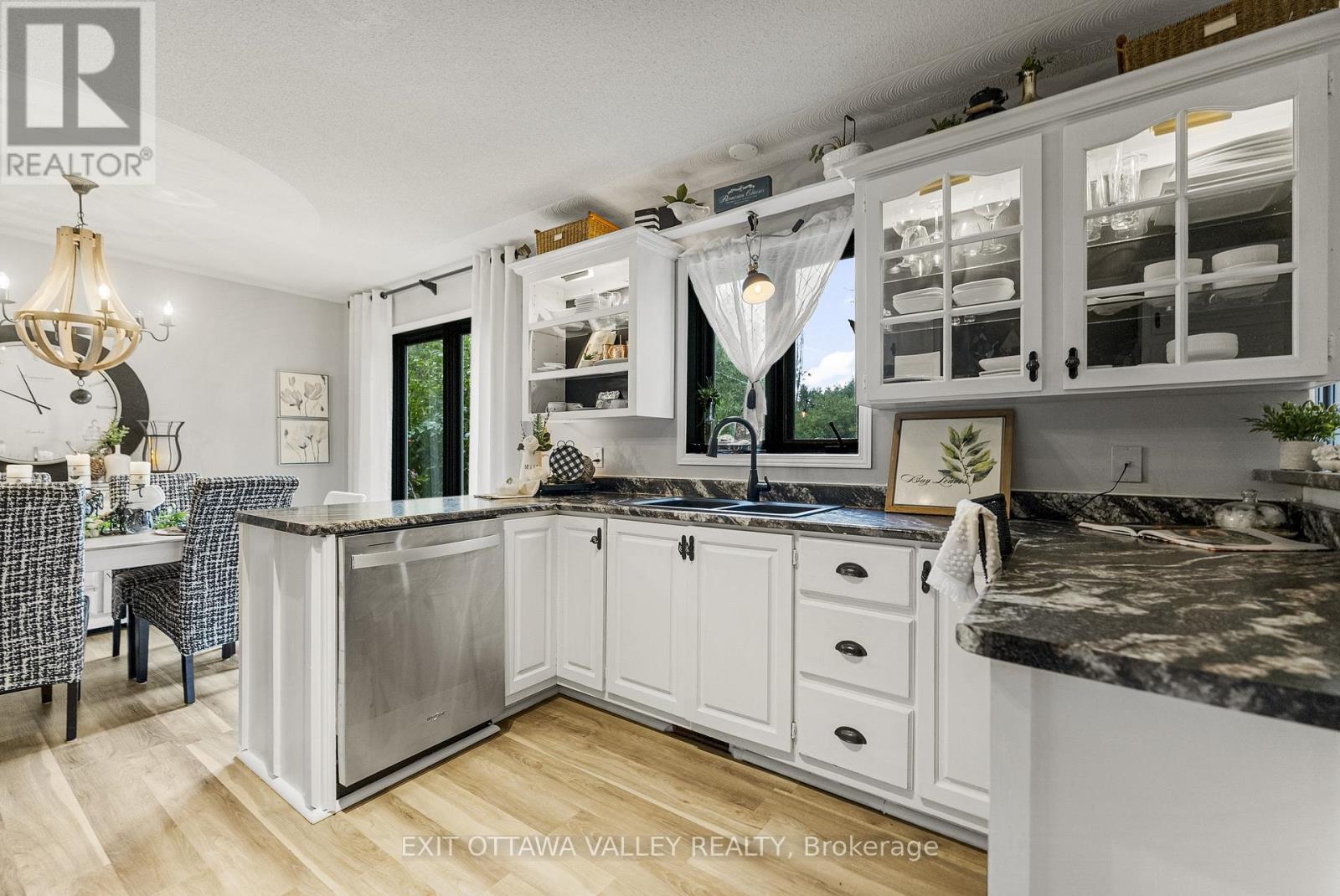 15 Hume Street, Whitewater Region, Ontario  K0J 1C0 - Photo 14 - X12430128