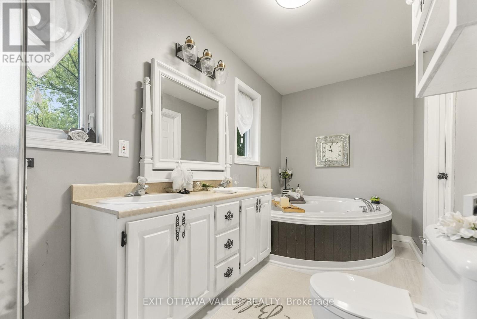 15 Hume Street, Whitewater Region, Ontario  K0J 1C0 - Photo 19 - X12430128