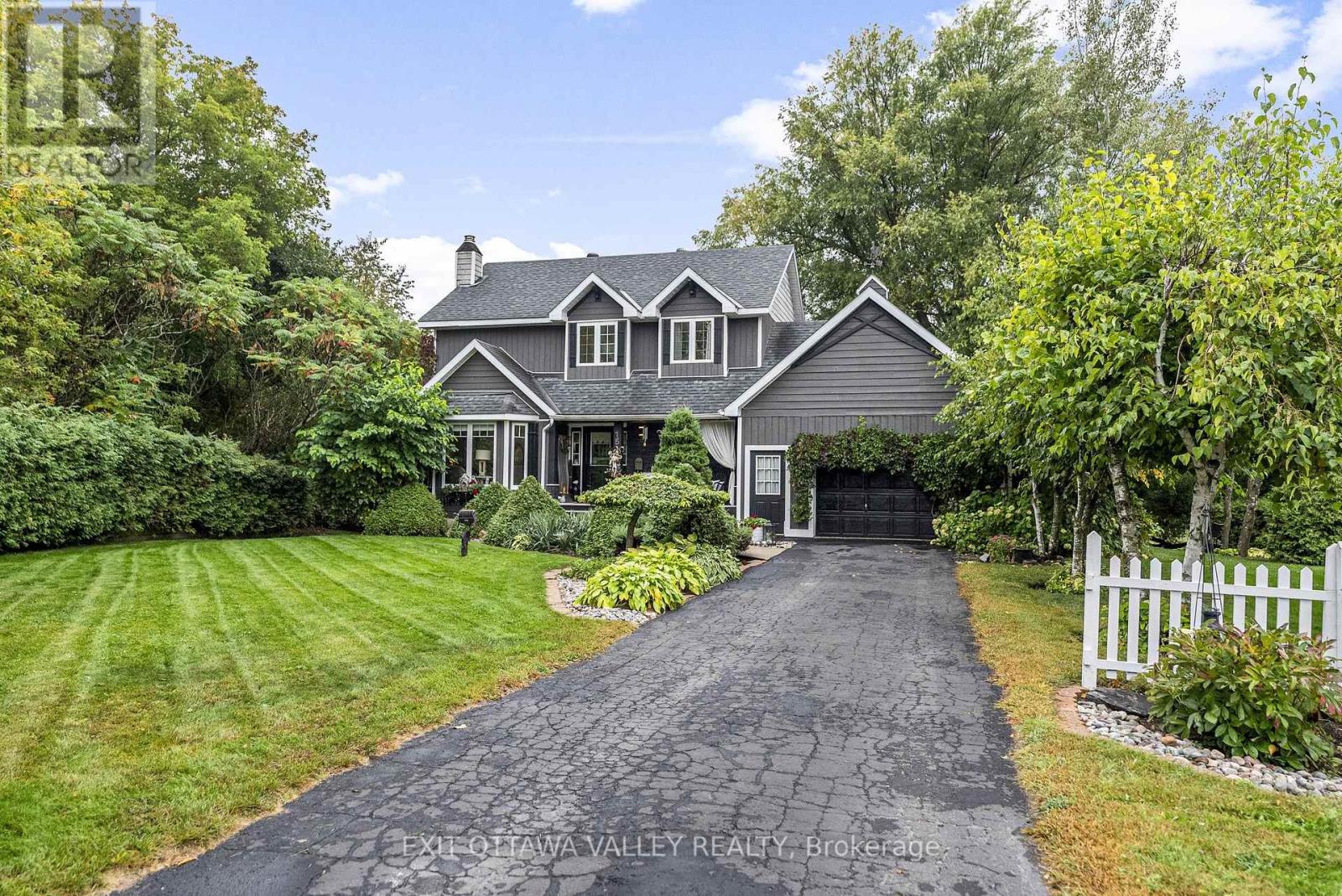 15 Hume Street, Whitewater Region, Ontario  K0J 1C0 - Photo 2 - X12430128