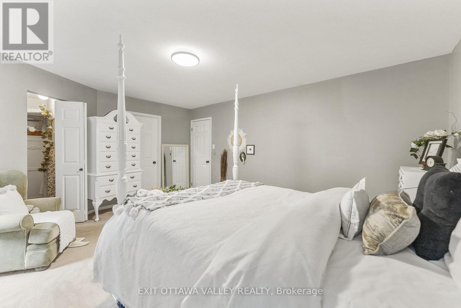 15 Hume Street, Whitewater Region, Ontario  K0J 1C0 - Photo 23 - X12430128