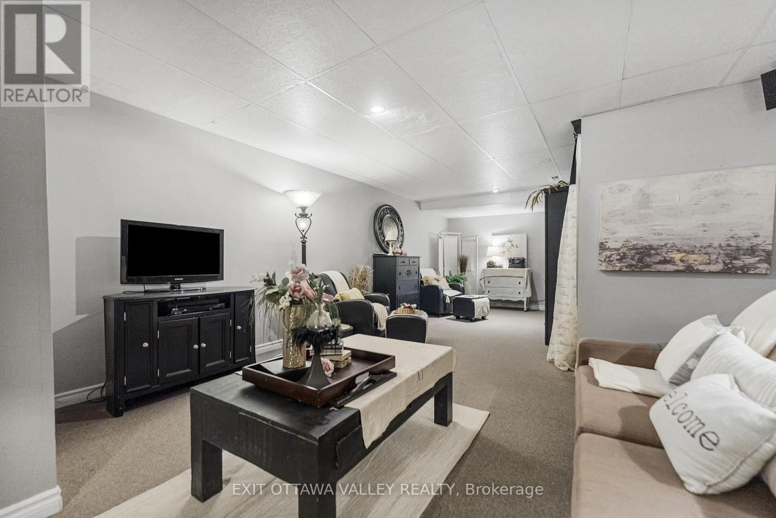 15 Hume Street, Whitewater Region, Ontario  K0J 1C0 - Photo 31 - X12430128