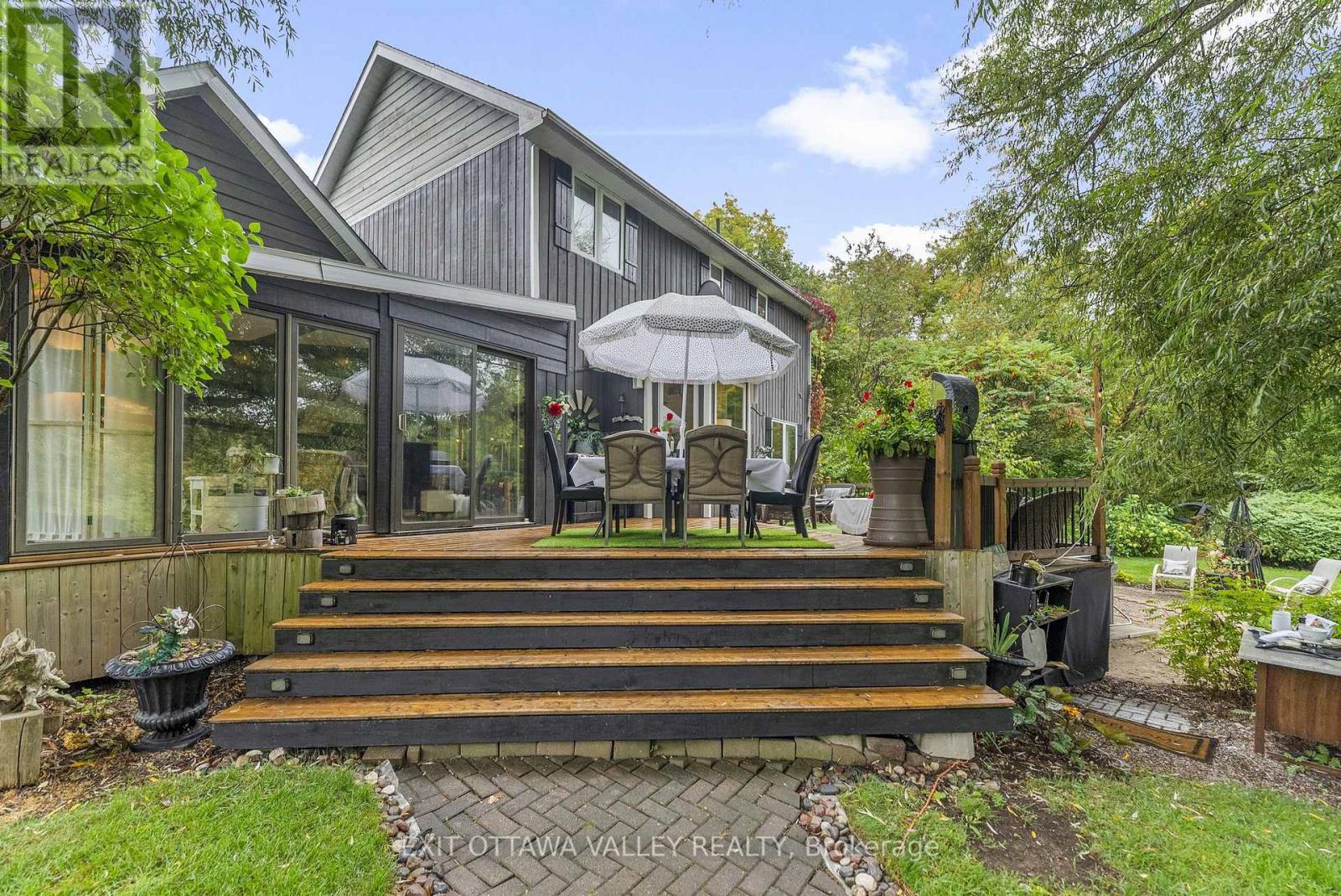 15 Hume Street, Whitewater Region, Ontario  K0J 1C0 - Photo 33 - X12430128