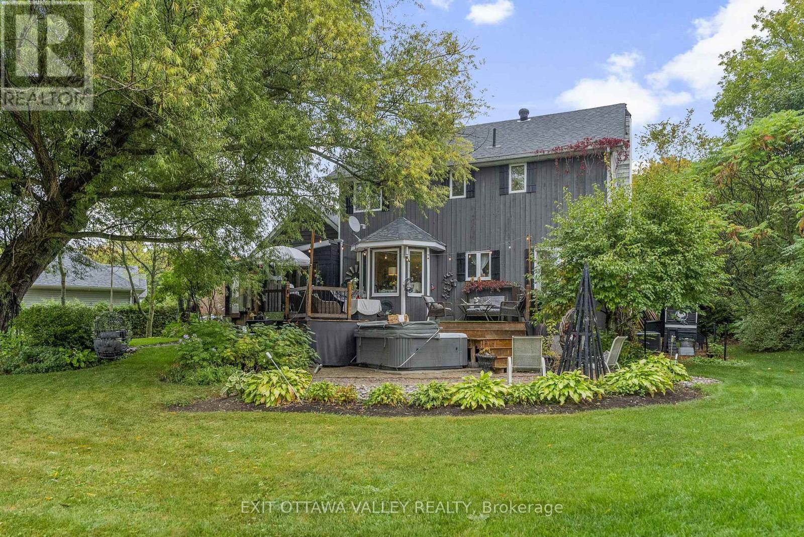15 Hume Street, Whitewater Region, Ontario  K0J 1C0 - Photo 36 - X12430128